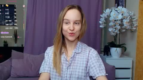 Nicoletta online show from April 9, 2026, 6:46 pm