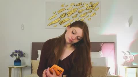 Nicole online show from April 14, 2026, 8:59 pm