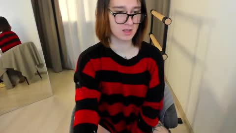 Nicole online show from October 10, 2025, 7:51 am