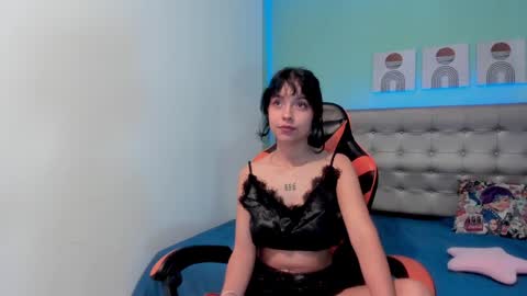 Snapshot of nicole_evan chatting on December 3, 2024, 8:50 pm Nicol online show from December 3, 2024, 8:50 pm