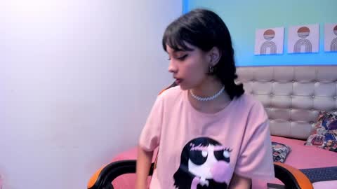 Snapshot of nicole_evan chatting on December 20, 2024, 2:30 am Nicol online show from December 20, 2024, 2:30 am