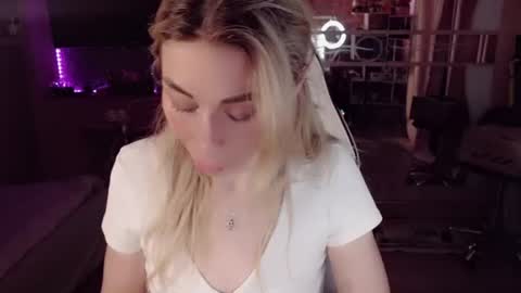 Nicole online show from June 11, 2026, 6:33 am