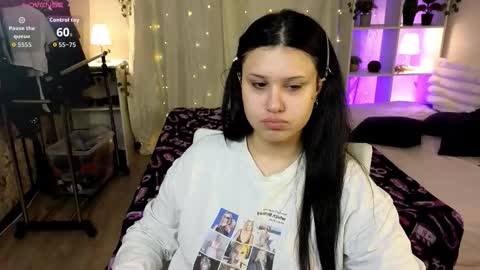 My name is Nicole. I m completely new here online show from November 7, 2025, 10:04 am