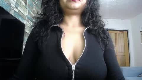 Snapshot of nicoleebon chatting on May 25, 2026, 6:03 pm Nicole online show from May 25, 2026, 6:03 pm
