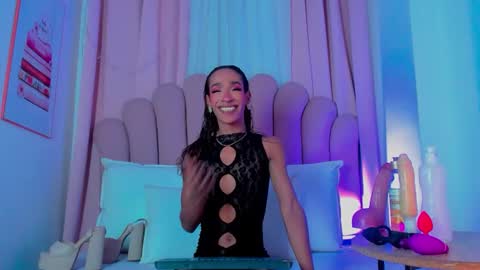 nicolemadrird online show from September 18, 2025, 3:30 am