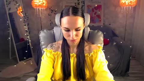 Snapshot of nicolemerz chatting on June 4, 2026, 4:35 pm Nicole online show from June 4, 2026, 4:35 pm