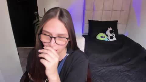 Nicol independent model online show from March 2, 2026, 5:09 pm