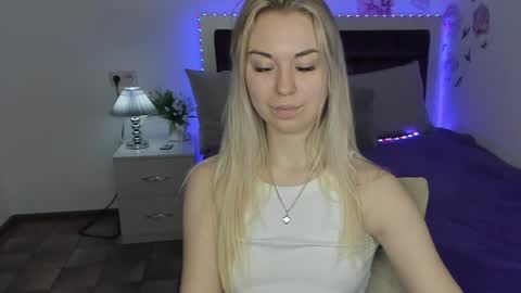 NicoleStunning online show from May 13, 2026, 6:33 am