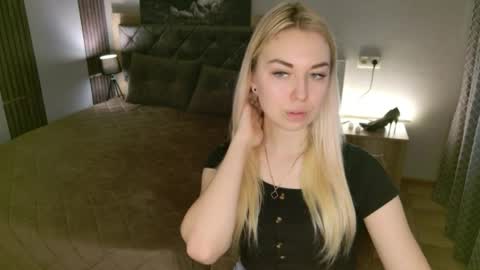 NicoleStunning online show from May 15, 2026, 5:36 am