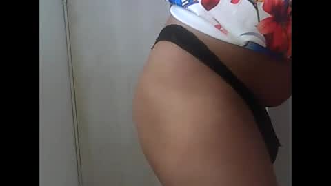 nicollediaz09 online show from December 14, 2025, 9:03 am