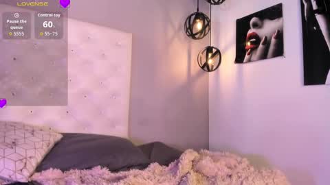 Nicolle online show from March 4, 2026, 2:01 pm