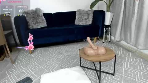 Nicolle Lima online show from September 30, 2025, 1:32 am