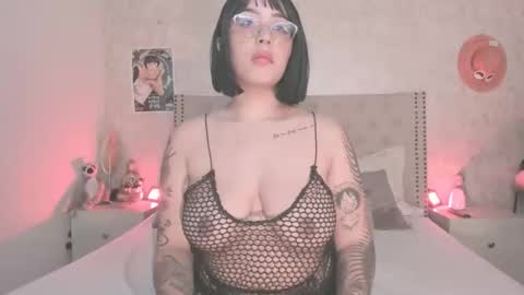 nicolstonee online show from February 24, 2026, 1:58 am