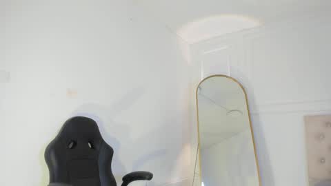 Nicol online show from February 15, 2026, 9:44 pm