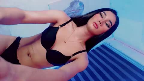 night_crystal1111 online show from May 21, 2026, 2:57 pm