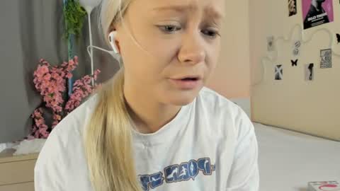 Hannah help me get 50 thumbs up online show from July 15, 2026, 5:23 am