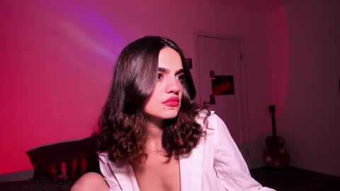 Daisy online show from November 25, 2025, 2:28 pm