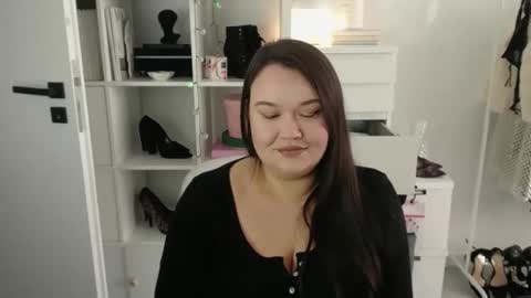 Holly online show from March 5, 2026, 3:19 pm