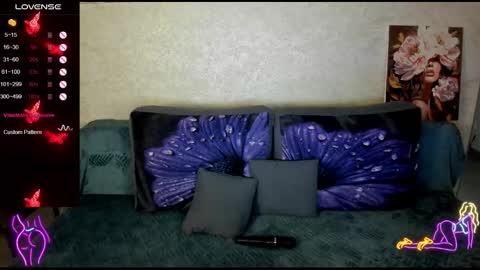 nigo_nika online show from November 17, 2025, 12:11 pm