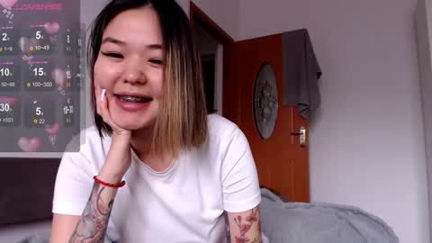 Niia online show from September 16, 2025, 9:43 am