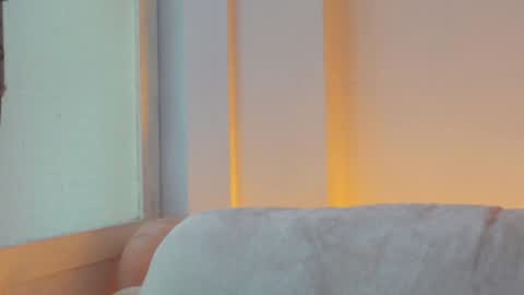 of Nylasweet online show from December 3, 2025, 6:06 pm