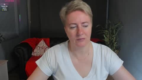 Snapshot of nika_smit chatting on May 23, 2026, 5:23 am Nika online show from May 23, 2026, 5:23 am