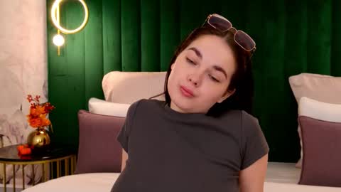 Nika online show from October 8, 2025, 2:53 am