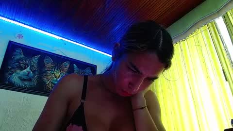 Snapshot of niki_1998 chatting on January 7, 2025, 4:37 pm  Natalia online show from January 7, 2025, 4:37 pm