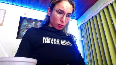 Snapshot of niki_1998 chatting on January 28, 2025, 12:57 am  Natalia online show from January 28, 2025, 12:57 am
