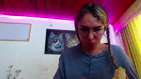 Snapshot of niki_1998 chatting on February 5, 2025, 4:36 pm  Natalia online show from February 5, 2025, 4:36 pm