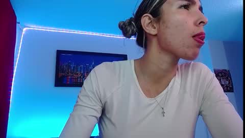 Snapshot of niki_1998 chatting on September 17, 2025, 11:50 pm  Natalia online show from September 17, 2025, 11:50 pm