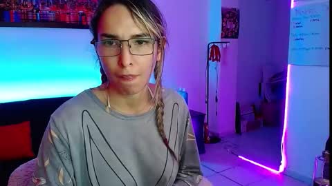 Snapshot of niki_1998 chatting on September 24, 2025, 5:49 pm  Natalia online show from September 24, 2025, 5:49 pm