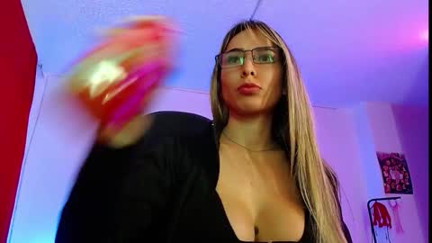 Snapshot of niki_1998 chatting on October 18, 2025, 7:03 pm  Natalia online show from October 18, 2025, 7:03 pm