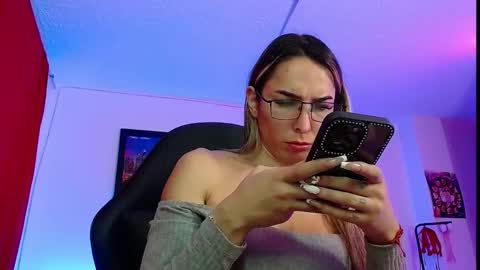 Snapshot of niki_1998 chatting on October 21, 2025, 2:01 am  Natalia online show from October 21, 2025, 2:01 am