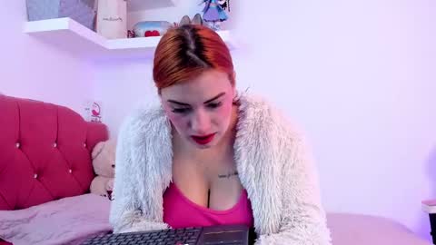Snapshot of nikii_28 chatting on March 5, 2025, 12:00 pm Nikii  online show from March 5, 2025, 12:00 pm