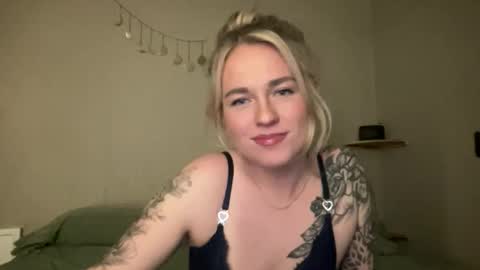 Snapshot of nikitanoirxo chatting on May 20, 2026, 3:24 am Nikita Noir Xo online show from May 20, 2026, 3:24 am
