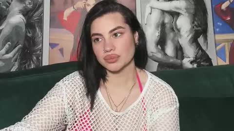 Snapshot of nikki_kardashian chatting on October 13, 2025, 10:32 pm Nikki Kardashian online show from October 13, 2025, 10:32 pm