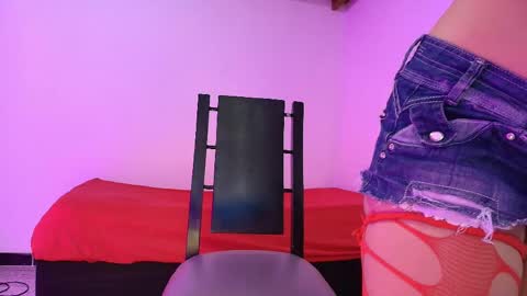 Snapshot of nikki_uwu chatting on May 4, 2026, 7:43 pm nikki_uwu online show from May 4, 2026, 7:43 pm