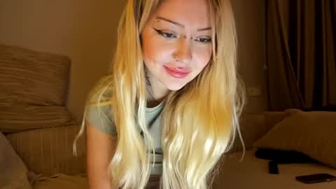 Snapshot of nikki_whatever chatting on December 17, 2024, 7:37 pm nicolette online show from December 17, 2024, 7:37 pm