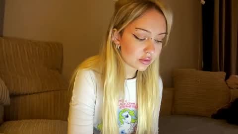 Snapshot of nikki_whatever chatting on December 28, 2024, 6:40 pm nicolette online show from December 28, 2024, 6:40 pm