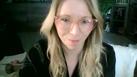 nikkib653466 online show from February 9, 2026, 6:01 pm