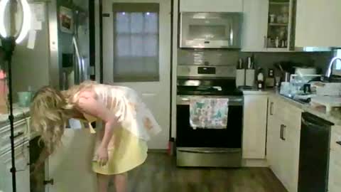 nikkib653466 online show from March 2, 2026, 5:42 pm