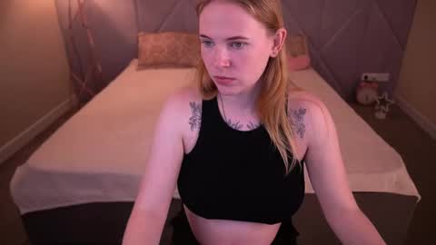 nikkyreyyy online show from May 20, 2026, 5:46 am