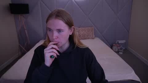 nikkyreyyy online show from May 27, 2026, 5:26 am