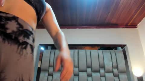     online show from October 23, 2025, 11:31 am