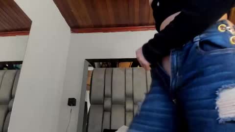     online show from November 3, 2025, 11:33 am