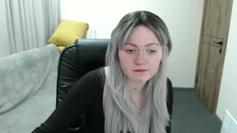 Snapshot of nikkysnow chatting on October 22, 2025, 8:03 am nikkysnow online show from October 22, 2025, 8:03 am