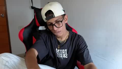 niklaus_wolf online show from March 24, 2026, 3:28 pm