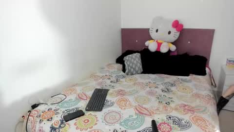 Snapshot of nikoleevanss chatting on November 16, 2025, 5:35 am Nikole online show from November 16, 2025, 5:35 am