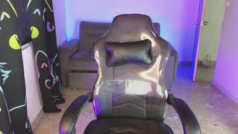 Snapshot of nikolwalter chatting on April 23, 2026, 12:56 am nikolwalter online show from April 23, 2026, 12:56 am